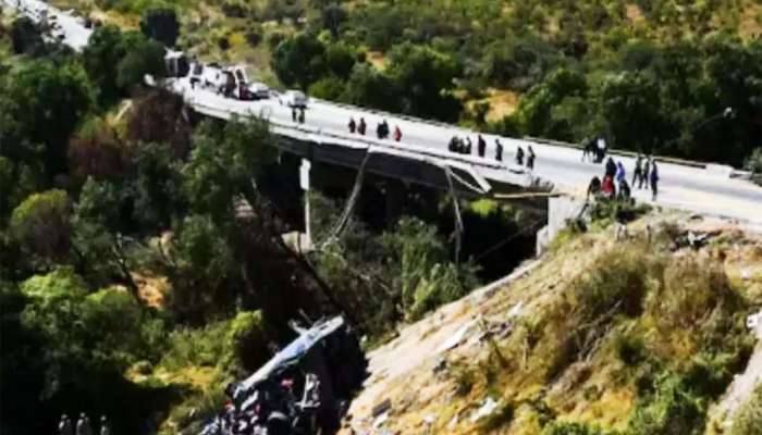 Mexico Road Accident: મેક્સિકોમાં ટ્રેલર અને બસ વચ્ચે ભયાનક અકસ્માત, 19 નાં મોત