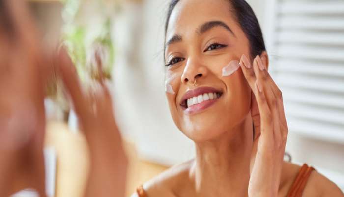 Glowing Skin: ચેહરા પર ઇન્સ્ટન્ટ ગ્લો લાવવા ચણાના લોટમાં આ 3 માંથી કોઈ 1 વસ્તુ મિક્સ કરી લગાવો, 5 મિનિટમાં દેખાશે અસર