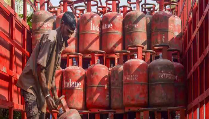 LPG Price Hike: સવાર સવારમાં મોંઘવારીનો મોટો ઝટકો! રાંધણ ગેસનો બાટલો મોંઘો થયો, ચેક કરો લેટેસ્ટ રેટ