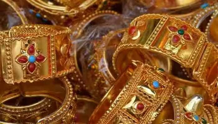 એક ઝટકામાં સોનું ₹1300 થયું સસ્તું, ચાંદીમાં પણ 4600 રૂપિયાનો ઘટાડો