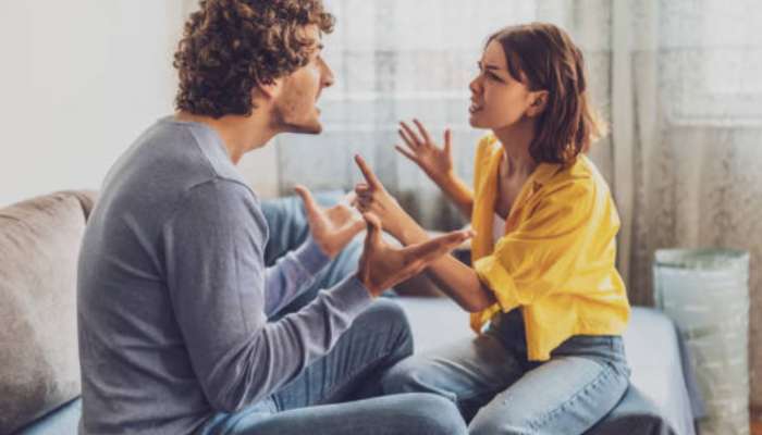 Relationship Tips: પાર્ટનર સાથે લીવ ઈનમાં રહેવાનું વિચારો તે પહેલા જાણી લો તેના ફાયદા અને નુકસાન વિશે