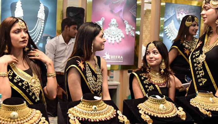 Gold Price: સોનું-ચાંદી ખરીદવી હોય તો ખુશીના સમાચાર, 8 હજાર રૂપિયા સુધી ઘટશે ભાવ!