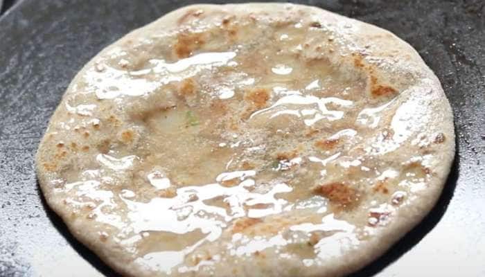 Ghee: ગરમ તવા પર ઘી રેડવું હાનિકારક, પરોઠા બનાવતી વખતે તમે તો નથી કરતાંને આ ભુલ ?