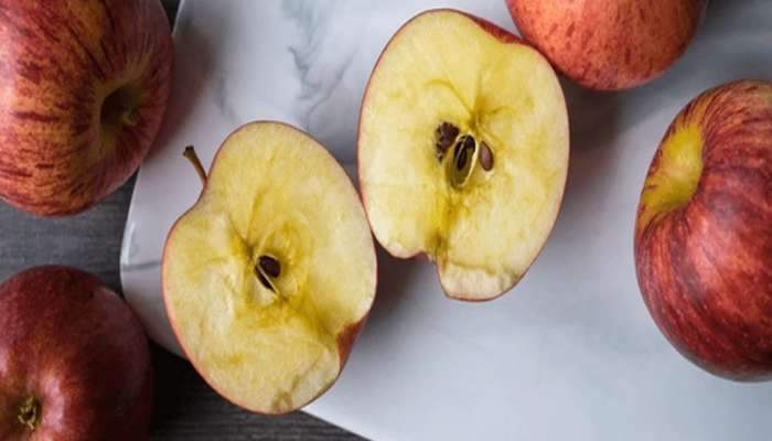 Apple: બાળકોના લંચ બોક્સમાં મુકવું હોય તો સફરજનને આ રીતે કાપવું, કલાકો પછી પણ કાળુ નહીં પડે એપલ