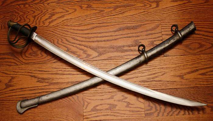 Sword: ઘરમાં તલવાર હોય તો તેને કઈ દિશામાં અને કેવી રીતે રાખવી ? જાણો વાસ્તુ નિયમ