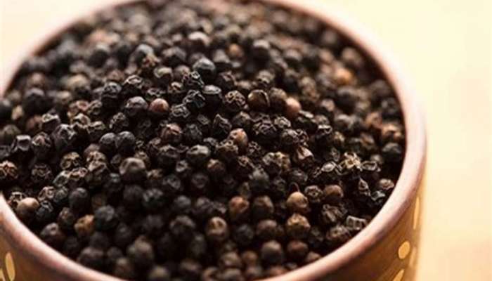 Kali Mirch: તિજોરીમાં વધશે ધન, ઘરમાં રહેશે શાંતિ, કાળા મરીના ટોટકાથી આર્થિક લાભ થશે
