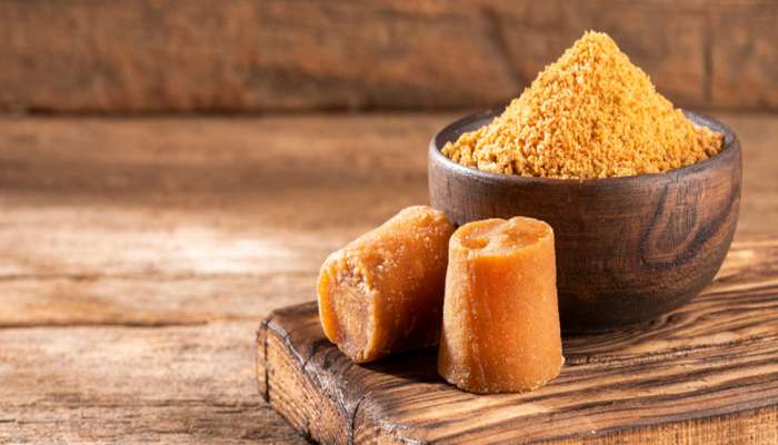  Jaggery: શરદી કે ઉધરસ કંઈ નહીં થાય... રોજ ગોળ સાથે આ વસ્તુ ખાવા લાગો, દવા લેવાની જરૂર જ નહીં પડે