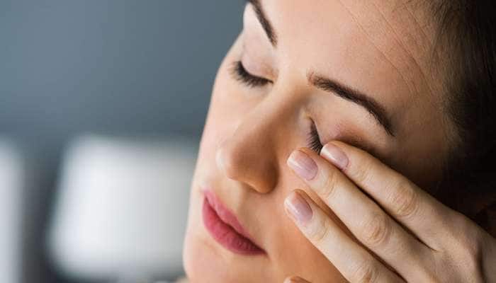 Eye Twitching: ડાબી કે જમણી ? સ્ત્રીઓ માટે કઈ આંખ ફરકવી શુભ ? જાણો આંખ ફરકવાના સંકેત