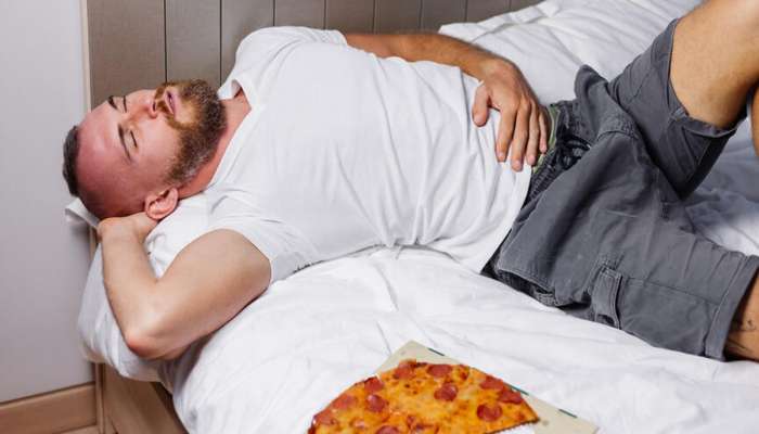 જમ્યા પછી બેડ પર ચાદરની જેમ પથરાઈ જાવ છો ? ન કરો આ ભુલ, દરેક મીલ પછી 15 મિનિટ ચાલવું