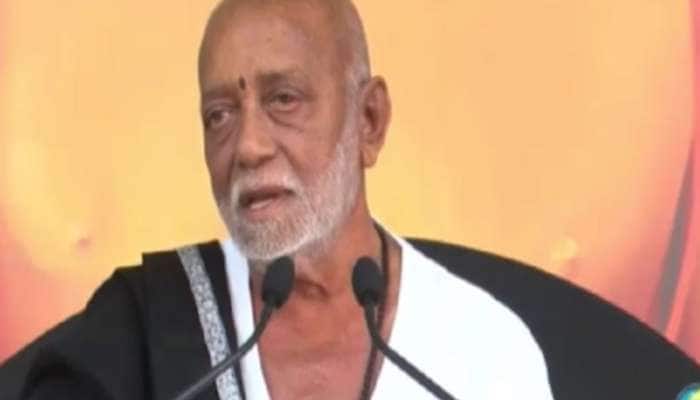 સનાતન ધર્મ ખતરામાં! મોરારી બાપુએ કહ્યું, ગણતરીપૂર્વક આક્રમણ થઈ રહ્યું છે