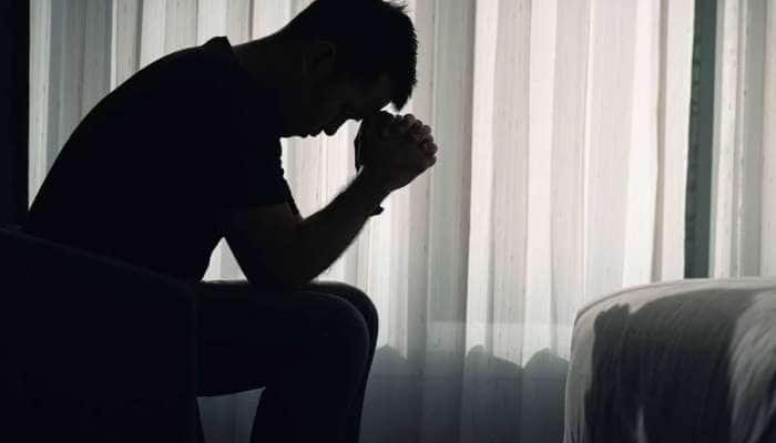 Depression Signs: પુરુષો ડિપ્રેશનમાં હોય તો જોવા મળે આ 5 લક્ષણો
