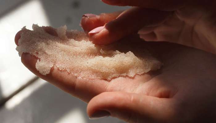 Sugar: મોંઘું સ્ક્રબ ખરીદવાની જરૂર નથી, આ વસ્તુ સાથે ખાંડ લગાડશો તો ચહેરાની ડેડ સ્કિન નીકળી જશે