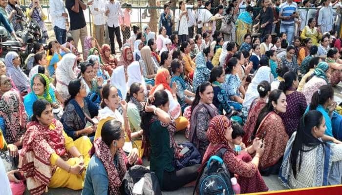 ગુજરાતમાં આંદોલન કરવાનો હક નહિ! સરકારે વિરોધ કરતા 1100 આરોગ્ય કર્મીને ટર્મિનેટ કર્યા