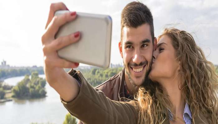 Relationship Tips: સુખી અને પરફેક્ટ રિલેશનશિપ ઈચ્છતા હોય તો આ 5 વસ્તુઓને ઓનલાઈન ક્યારેય પોસ્ટ કરવી નહીં... 