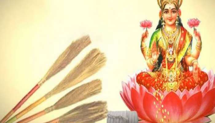 Akshaya Tritiya 2025: અક્ષય તૃતીયાની રાત્રે ગુપ્ત રીતે કરો સાવરણીનો આ ટોટકો, ઘરમાં દોડતા આવશે માં લક્ષ્મી, અન્ન-ધનના ભંડાર ભરાઈ જશે