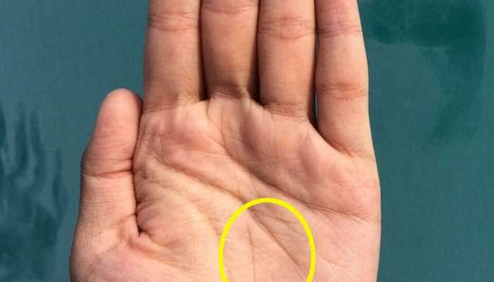 Palmistry: ભાગ્યશાળી લોકોના હાથ પર હોય છે A નું સિમ્બોલ, નસીબ ચમકી જાય છે 