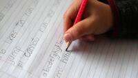Handwriting: બાળકની હેન્ડ રાઈટિંગ સુધારવાની જોરદાર ટ્રીક, મોતીના દાણા જેવા અક્ષર થશે