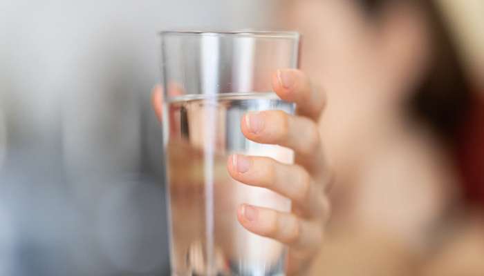 Anti Aging Tips: 40 વર્ષ પણ 24 જેવા દેખાવું હોય તો પાણી પીવાના આ 4 નિયમ યાદ કરી લો, શરીર અને મનથી હંમેશા રહેશો યુવાન