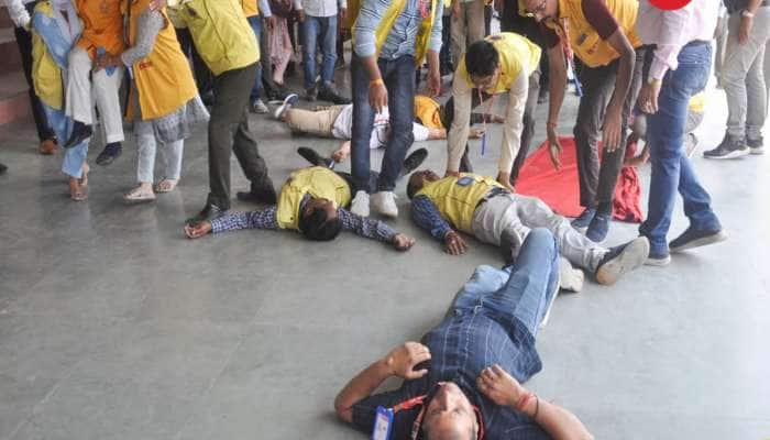 Mock Drill LIVE Updates: અમદાવાદ-ગાંધીનગર સહિત દેશના 6 રાજ્યોમાં મોકડ્રીલ; પાકિસ્તાનમાં તણાવ! સાંજે થશે બ્લેકઆઉટ 