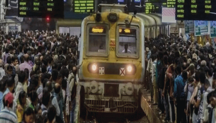 Mumbai Train Accident: મુંબ્રામાં મોટી દુર્ઘટના! ખીચોખીચ ભરેલી ટ્રેનમાંથી મુસાફરો ટ્રેક પર  પડ્યા, 5ના મોત 