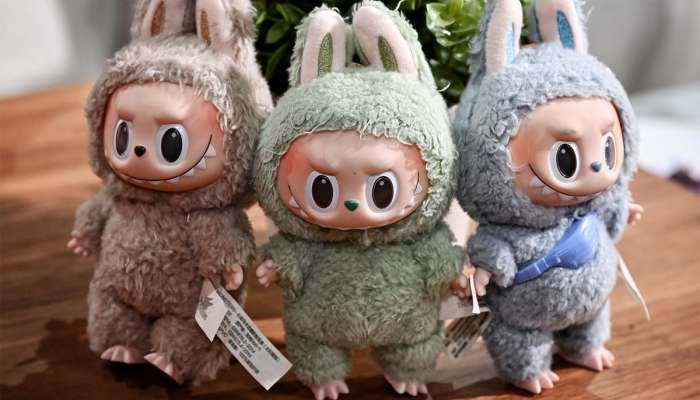 Labubu Doll Trend: શું લાબુબૂ ડોલ ? ડરામણી સ્માઈલવાળી ઢીંગલીઓ આ કારણે રાતોરાત થઈ ફેમસ