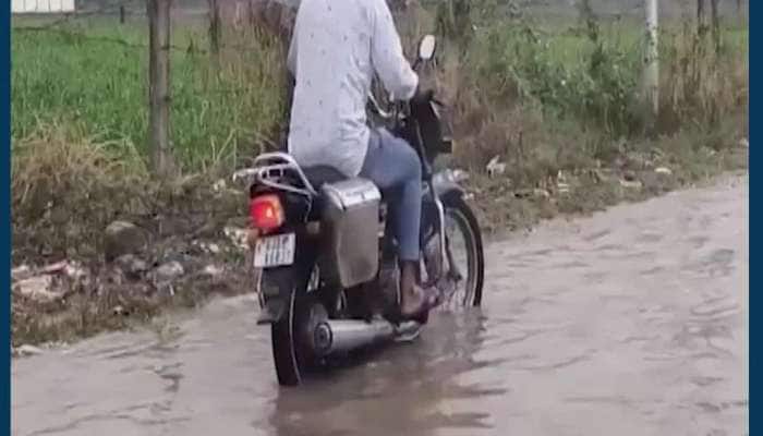 બનાસકાંઠાના અમીરગઢમાં ભારે વરસાદ બાદ ભરાયા પાણી, વાહનો બંધ પડ્યા તો અંડરબ્રિજ બન્યો સ્વિમિંગ પુલ