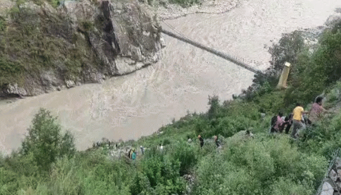 Rudraprayag Bus Accident: ઉત્તરાખંડમાં મોટી દુર્ઘટના, મુસાફરોથી ભરેલી બસ બેકાબૂ થઈ અલકનંદા નદીમાં ખાબકી