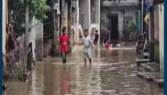 નવસારી: રહેણાંક વિસ્તારમાં ઘૂસ્યા પૂરના પાણી, ઘરવખરી પાણીમાં તણાઈ; રહીશોને ભારે હાલાકી…
