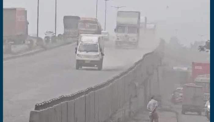 VIDEO: વલસાડ નેશનલ હાઈવેની હાલત તો જુઓ! ધૂળની ડમરીઓ ઉડતાં ડગલે ને પગલે અકસ્માતનો ભય