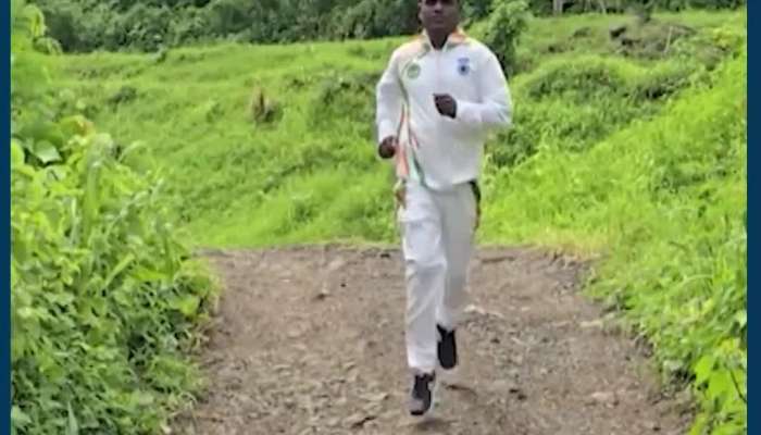 VIDEO: ગુજરાતના આદિવાસી દીકરાએ દેશનું નામ રોશન કર્યું, સિંગાપોરમાં જીત્યો ગોલ્ડ મેડલ