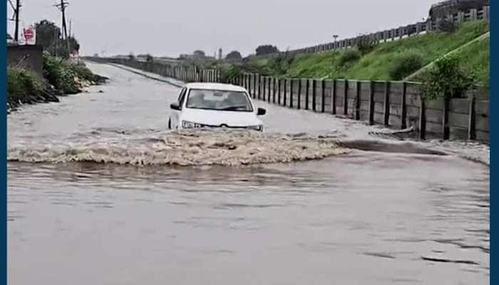 બનાસકાંઠાથી પસાર થતો ભારતમાલા હાઇવે પાણીમાં ગરકાવ, થરાદ સર્વિસ રોડ પર મુશ્કેલી