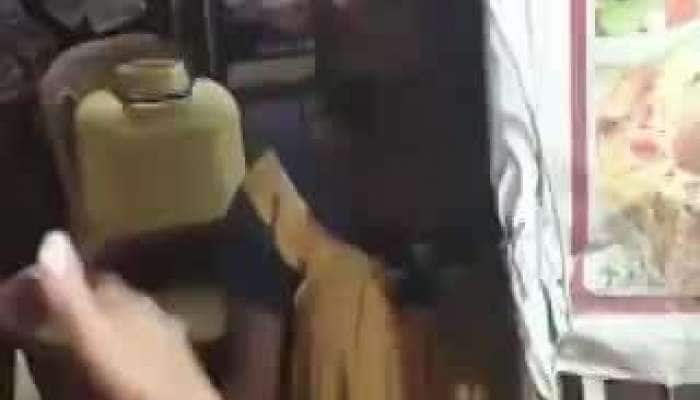 Video: મુંબઈમાં ફરી ભાષા વિવાદ, બૂમો પાડીને બોલવા લાગ્યા મરાઠી બોલો મરાઠી...