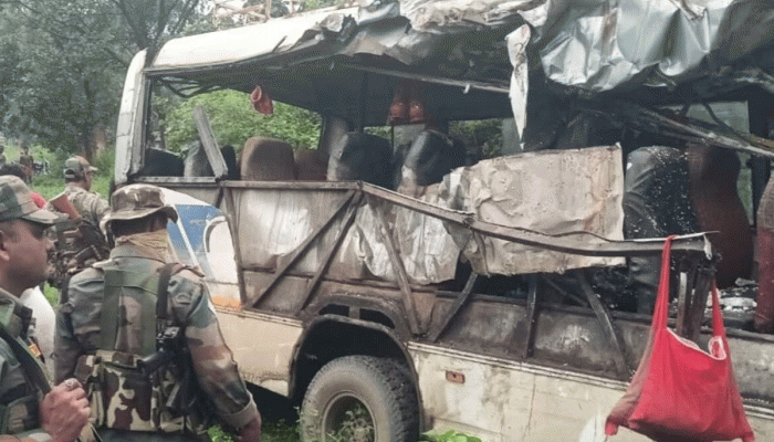Deoghar Road Accident: ઝારખંડમાં ગોઝારો અકસ્માત, કાંવડિયાઓથી ખીચોખીચ ભરેલી બસ ટ્રક સાથે અથડાતા 18ના મોત
