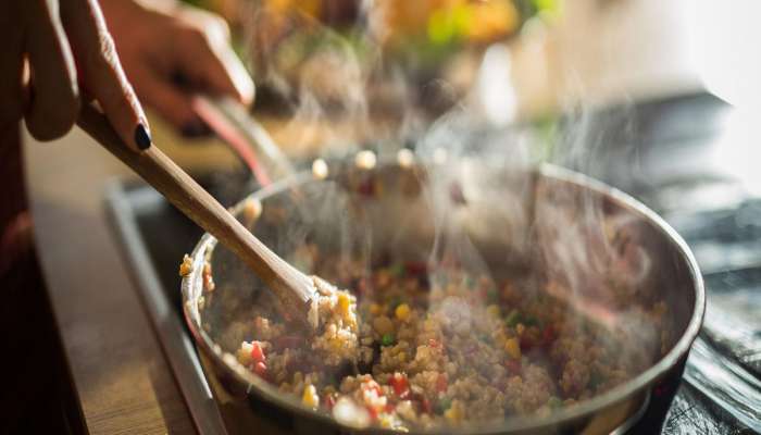 Stale Food: શું તમે વાસી ખોરાક વારંવાર ગરમ કરીને ખાવ છો ? તો આ વાત તમારે જાણવી જરૂરી