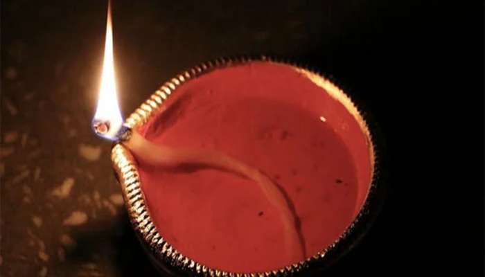 દિવાળીમાં ઘરમાં દીવા કરો ત્યારે નીચે રાખી દો આ વસ્તુ, ભાગ્યના બંધ દરવાજા ખુલી જશે