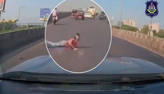 ચાલુ વાહન પર મોબાઈલનો ઉપયોગ કરતા જ યુવક નીચે પટકાયો, વીડિયો જોઈ શ્વાસ અદ્ધ થઈ જશે