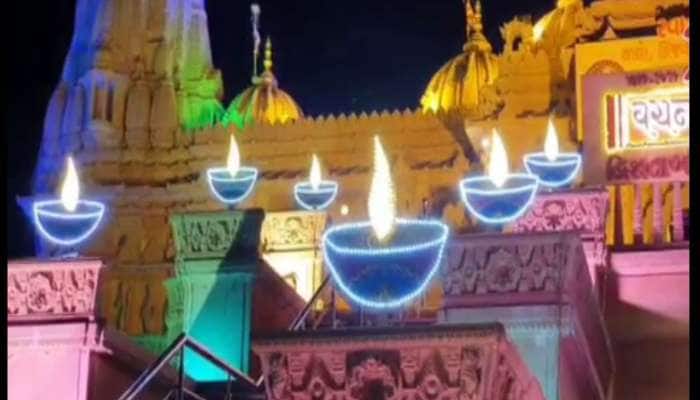 Photos : ગુજરાતના મંદિરોમાં પણ દિવાળી આવી, શણગાર જોઈને આંખોને મળશે ઠંડક